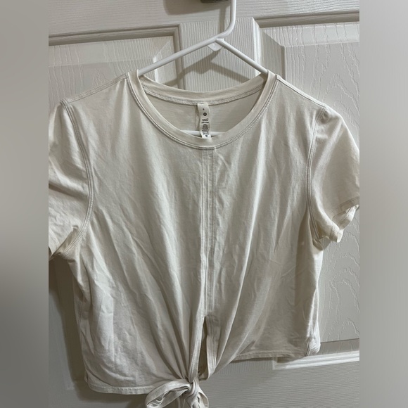 Women’s Lululemon Short Sleeve Shirt with Tie Wrap Size 6 - Picture 6 of 8